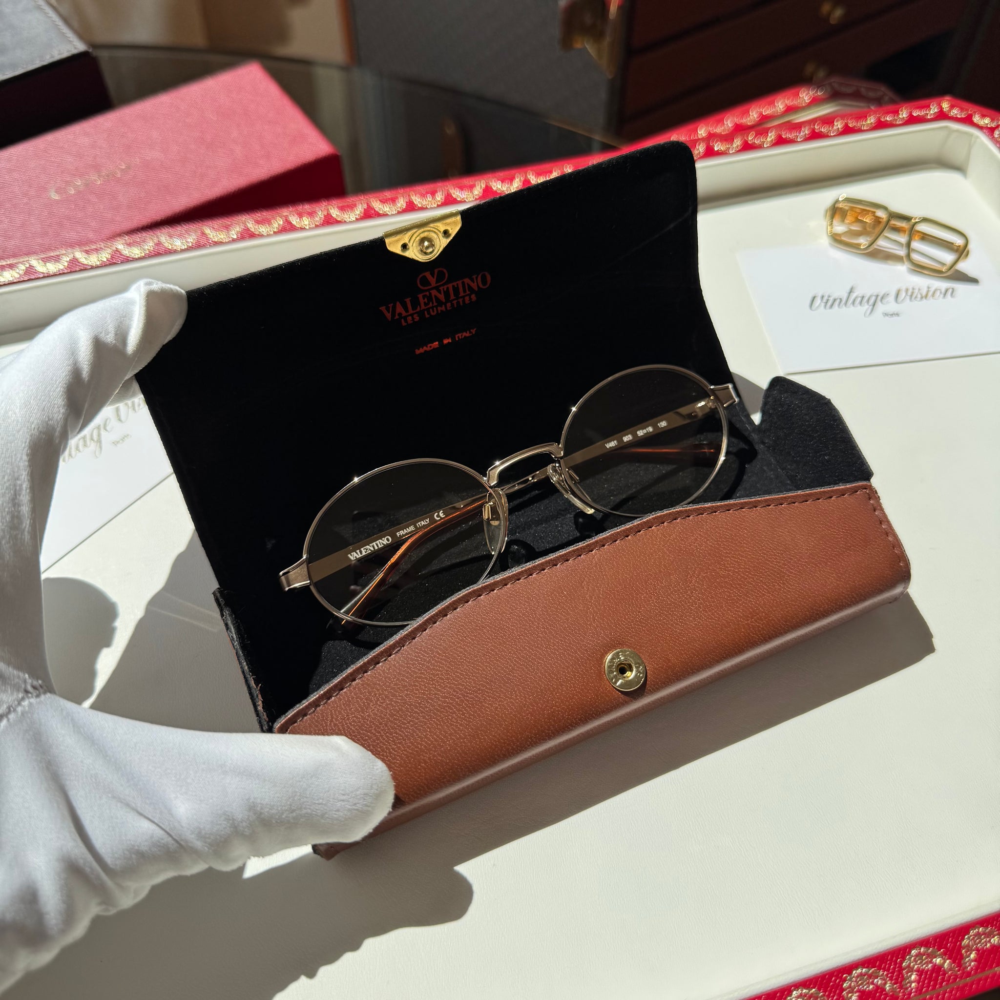 Lunettes De Soleil Valentino - Couleur Beige Nacré / Verres Marron - Taille 56 17 - Fabriqué En Italie - Neuf